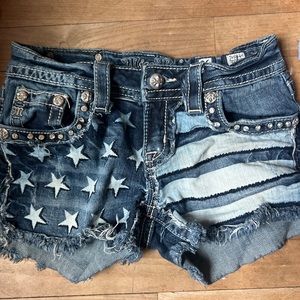 - Miss Me Signature Shorts Women’s Size 26